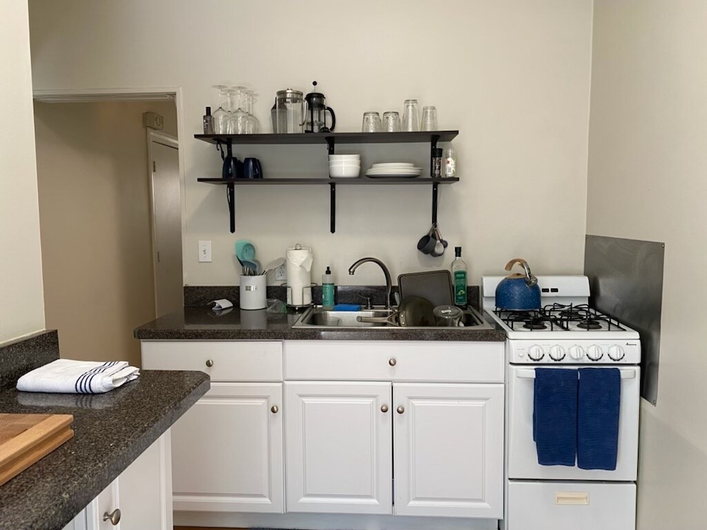 Building Photo - 17 Dartmouth Plz