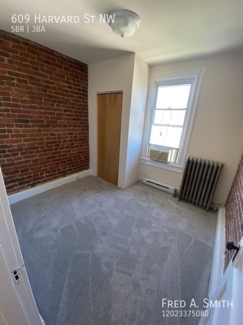 Building Photo - 5 Bedroom Townhouse Next To Howard Univers...