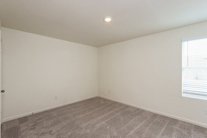Building Photo - 1818 Sandlin Dr