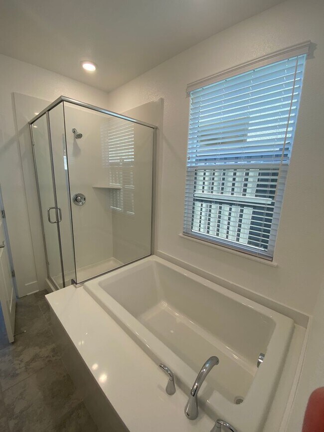 Building Photo - Single Story Home in Whitney Ranch with Ow...