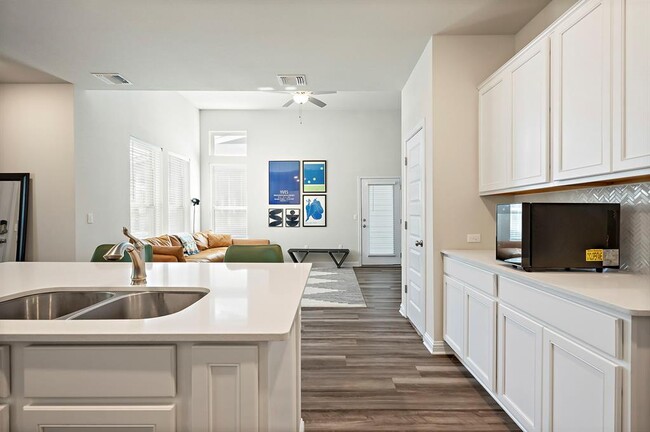 Building Photo - 8013 Lennon Dr