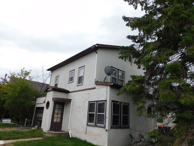 Building Photo - 324 N 8th St