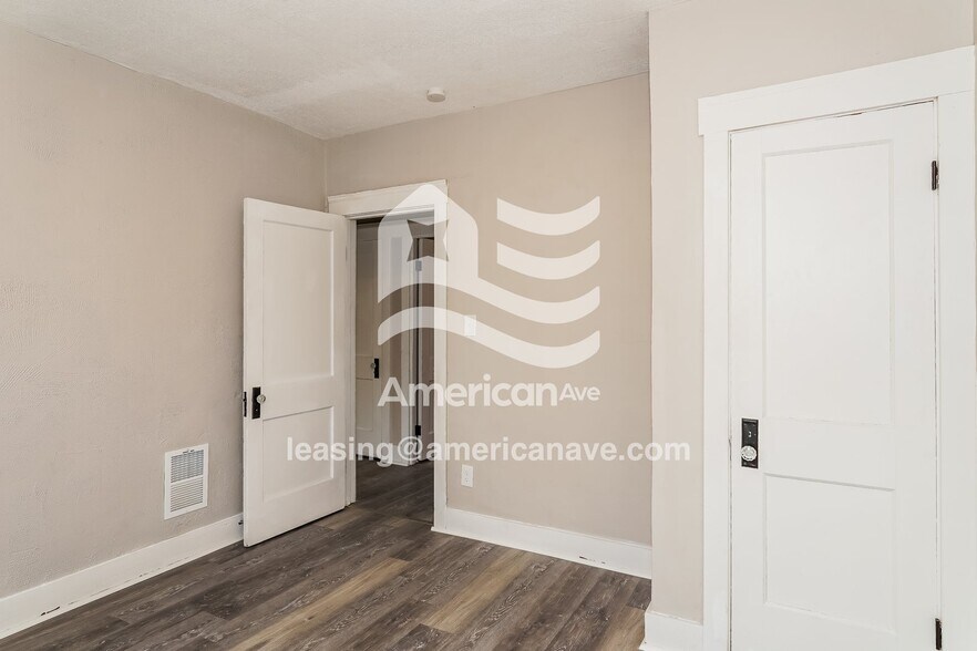Building Photo - 1542 E 173rd St