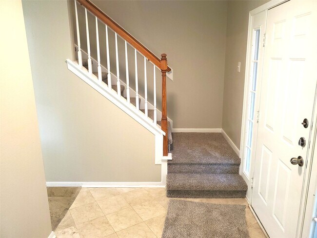 Building Photo - 2111 Aberdeen Dr