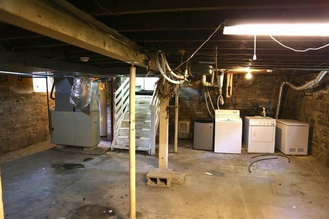 Building Photo - 2 bedroom, 1 bath Home - MUST SEE!