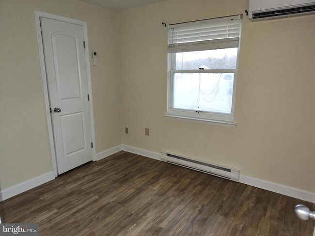 Building Photo - 8566 Dyott Ct