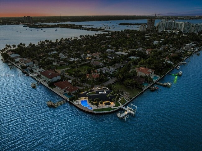 Building Photo - 1365 Bay Terrace