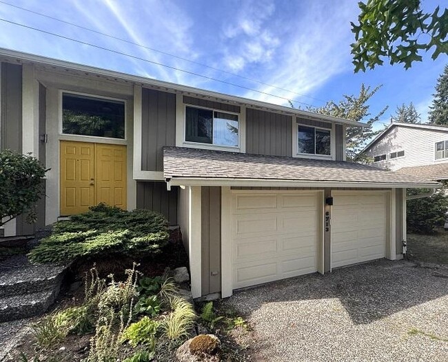 Building Photo - 3 bedroom in Bellevue WA 98006