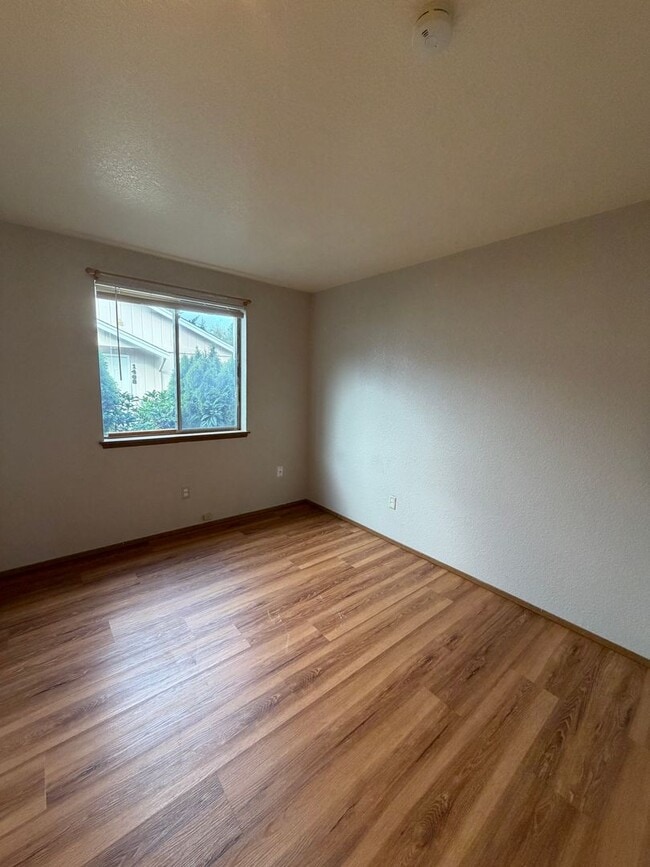 Building Photo - 1474 Diamond Rd SE