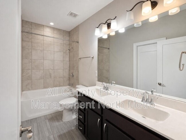 Building Photo - 2202 Haventree Ct