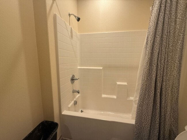 Building Photo - *** $500 Move in special if lease is signe...