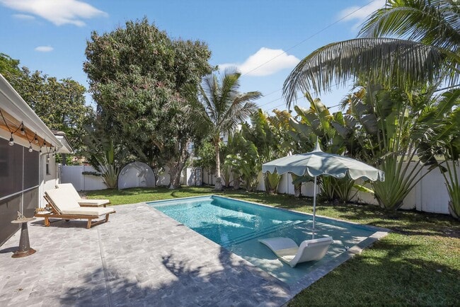 Building Photo - 976 SW 11th St