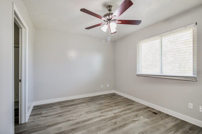 Building Photo - 8487 McKenzie Ln