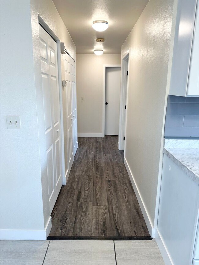 Building Photo - For Rent – 4302 W Kennewick Ave #1