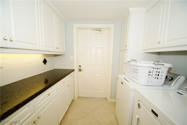 Building Photo - 6075 Pelican Bay Blvd
