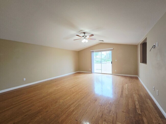 Building Photo - STUNNING 4 BEDROOM WITH MASTER ON 1ST FLOOR IN SEVEN HILLS!!!