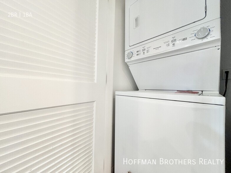 Building Photo - 1570 Yosemite Dr