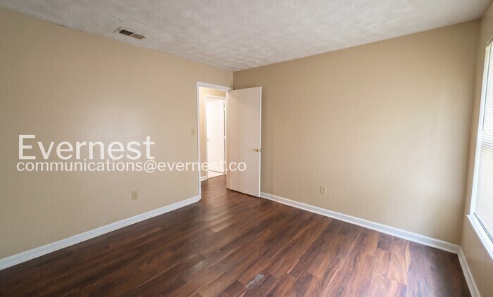 Building Photo - 3575 Oakvale Rd