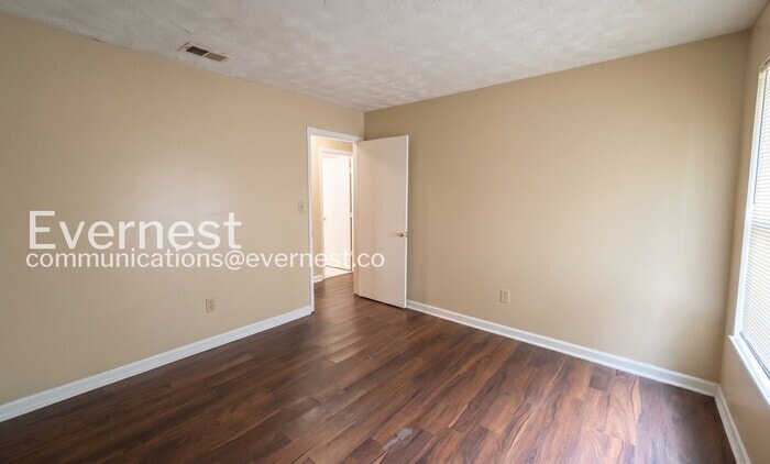 Building Photo - 3575 Oakvale Rd