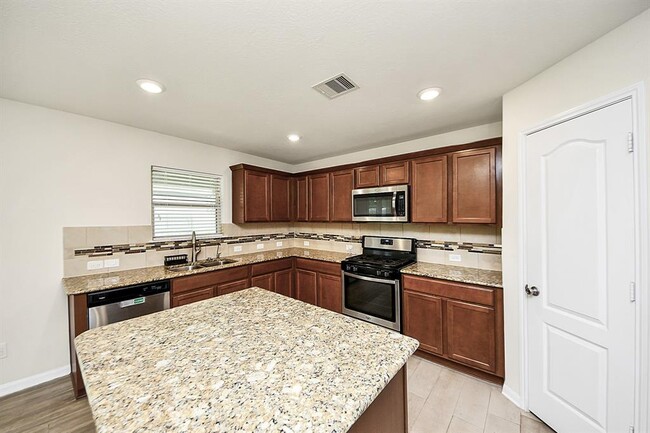 Building Photo - 3302 Regal Park Ln