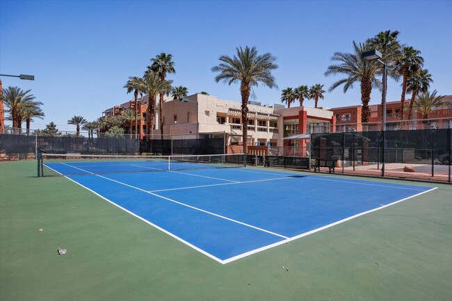 Building Photo - Sought after Park Avenue Condominiums/Top Floor Three Bedroom