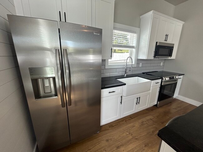 Building Photo - 211 Auttie Cir