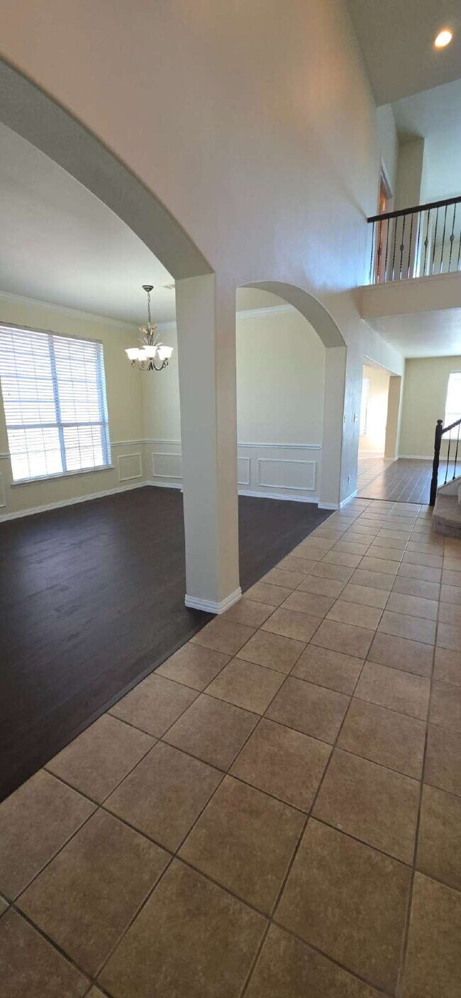 Building Photo - Expansive Mansfield Home with 5 Bedrooms, ...
