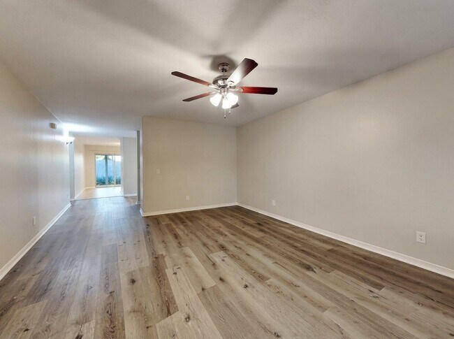 Building Photo - 14221 W Hackamore Dr