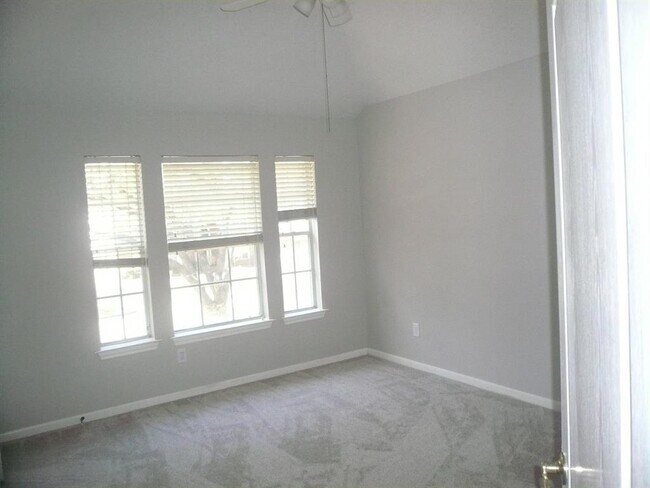 Building Photo - 1731 Northshore Dr