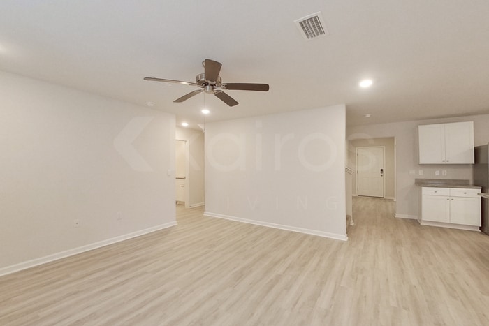 Building Photo - 245 Monarch Ln