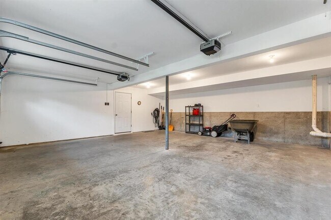 Building Photo - 4 Mill Pond Rd