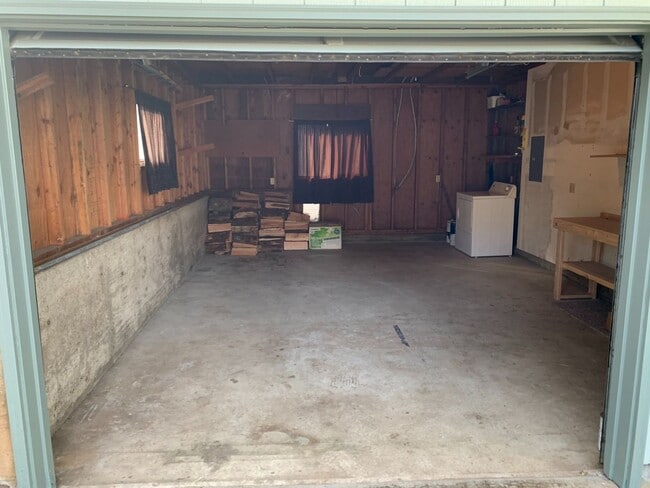 Building Photo - 120-15 &amp; 121-15 802 Mollie/801Eugene