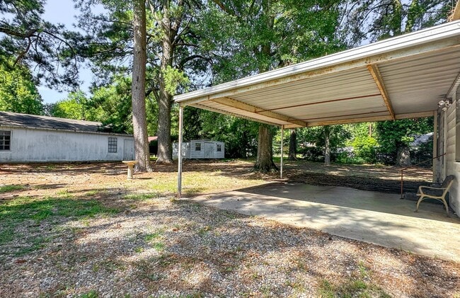 Building Photo - 2 Bedroom 1 Bathroom House in Texarkana, TX