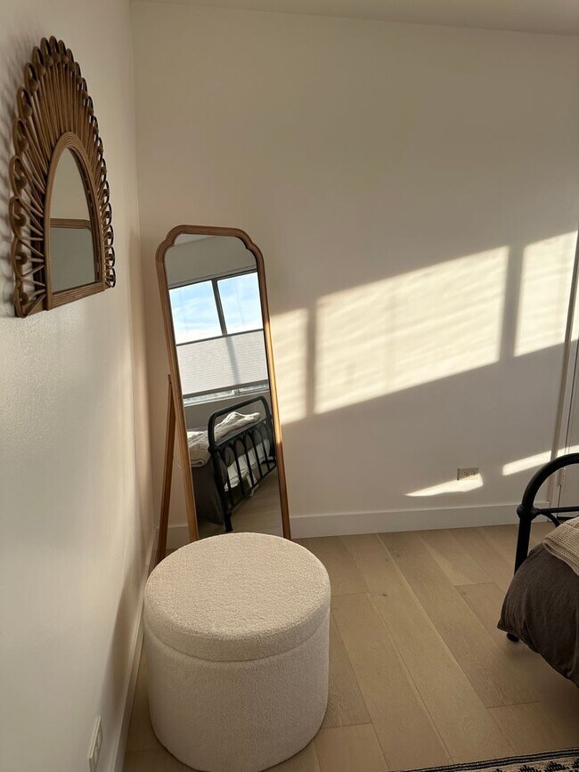 Building Photo - Cute and Clean Furnished Condo