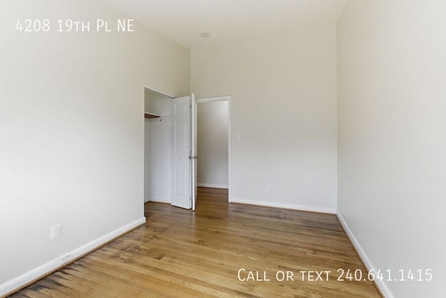 Building Photo - 4208 19th Pl NE