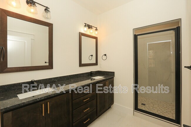 Building Photo - 12 Celtic Dr