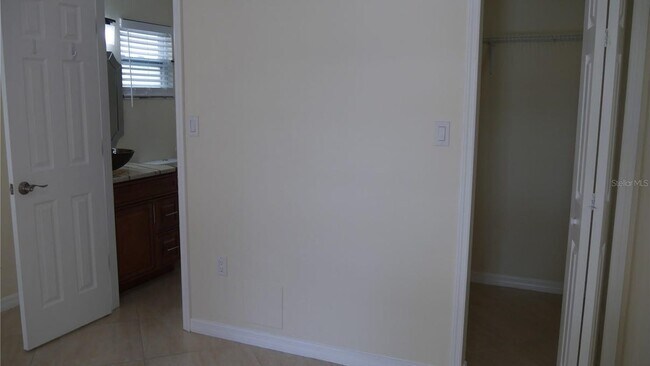 Building Photo - 3026 Vinson Ave