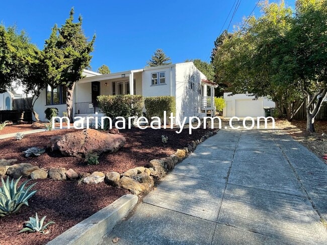 Building Photo - Coming Soon! Charming 3 bedroom, 2 bathroom home located in the Vista area near Vallejo High School