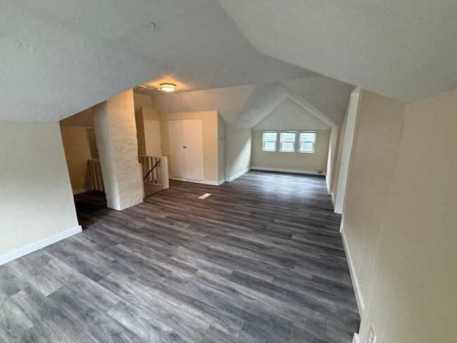 Building Photo - Charming 3-Bedroom Home in the Heart of Ov...