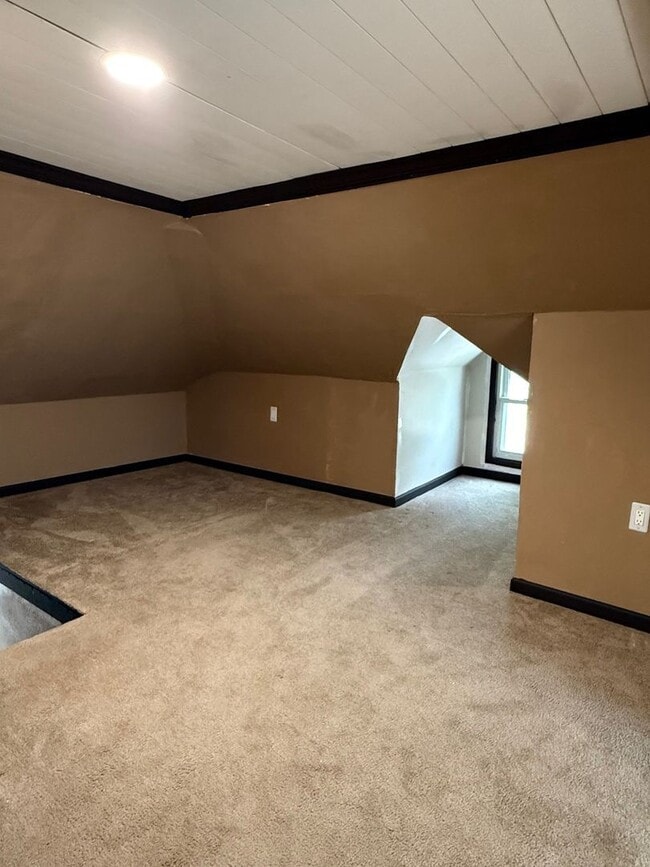 Building Photo - Quaint 2-Bedroom Bungalow Near Ft. Riley!