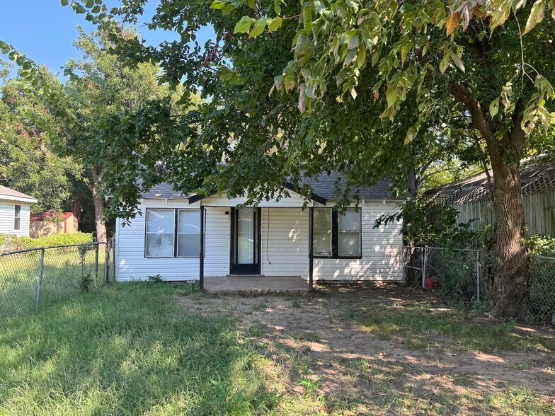 Building Photo - 3516 S Quapah Ave