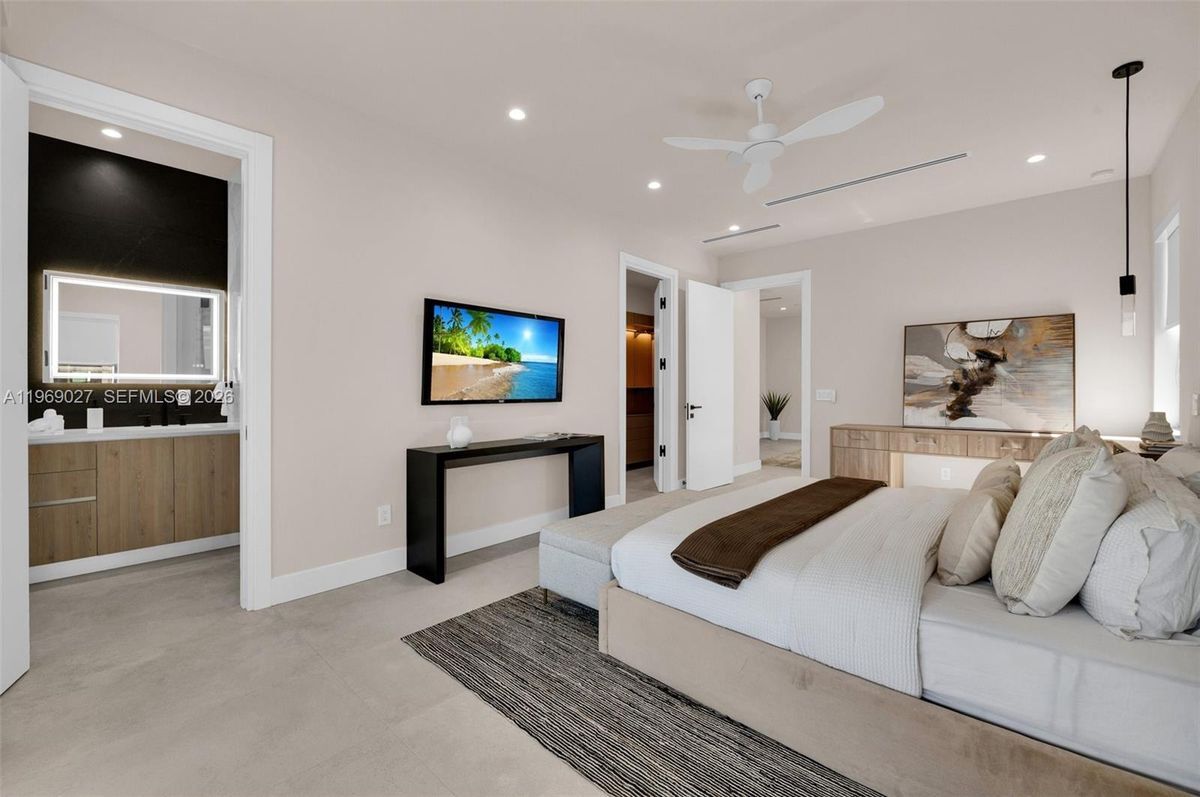 Building Photo - 920 NE 17th Ave