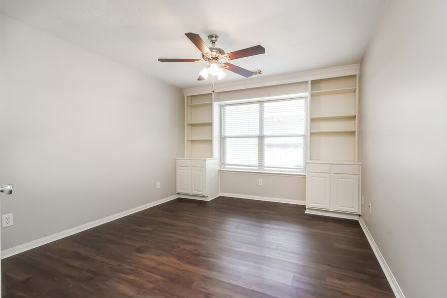 Building Photo - 30 Shimmer Pond Pl