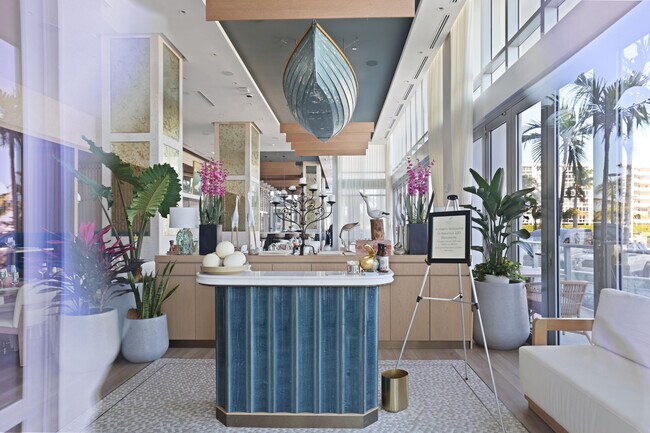 Building Photo - 220 Lake Shore Dr