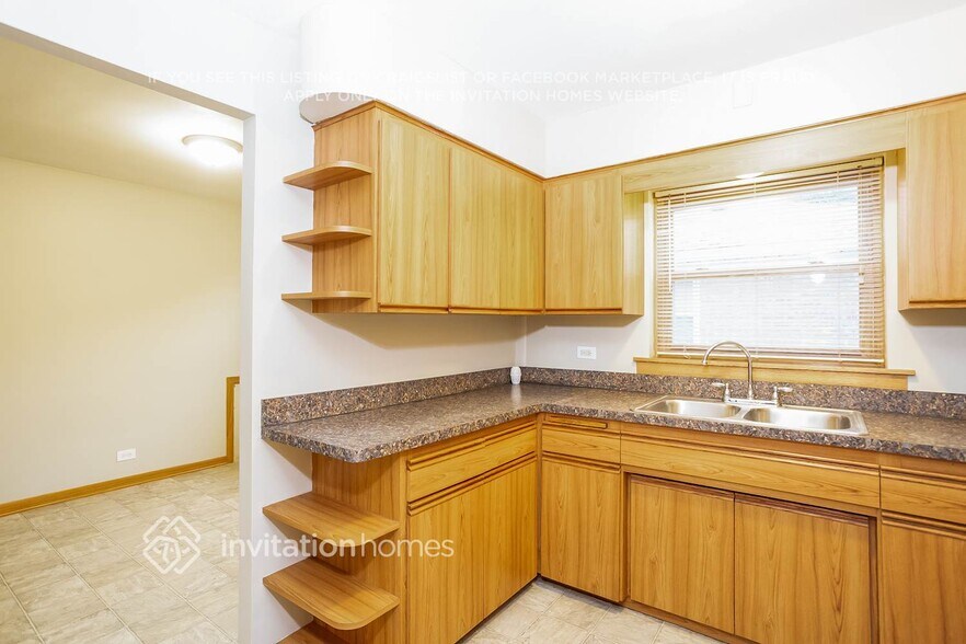 Building Photo - 2820 W 102nd Pl