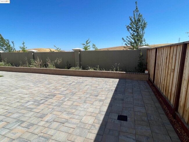 Building Photo - 5444 Spg Mountain Ln