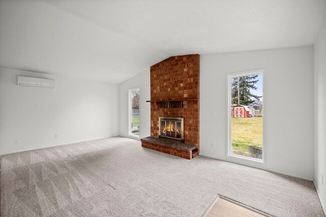 Building Photo - Great Location! - 3 Bedroom Valley Home!