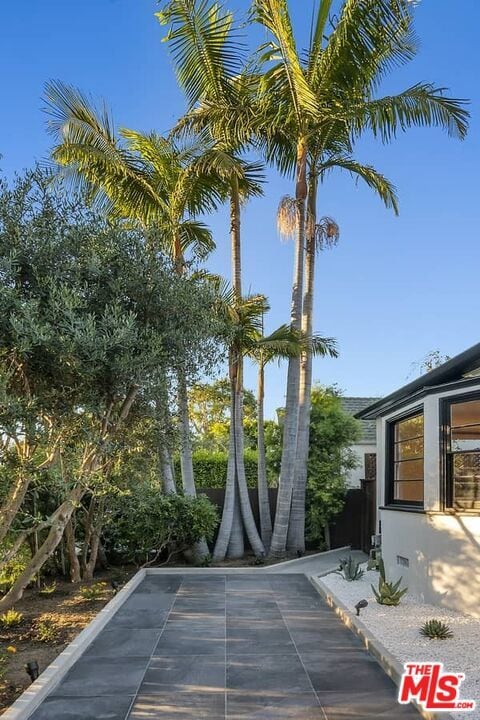 Building Photo - 362 Westbourne Dr