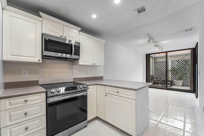 Building Photo - 3908 S Ocean Blvd