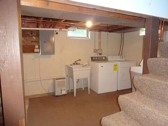 Building Photo - 414 N Hubert St
